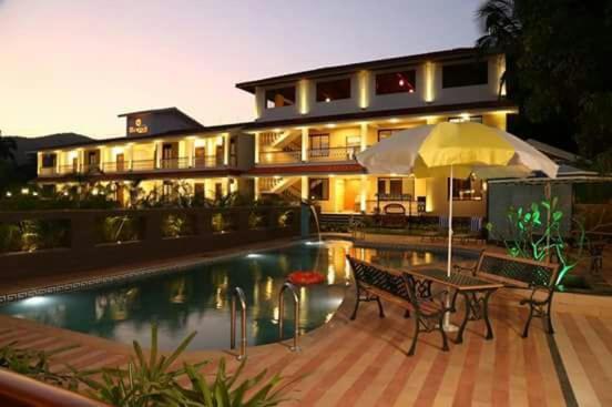 Meritas Seawind Beach Resort, Srīvardhan Buitenkant foto