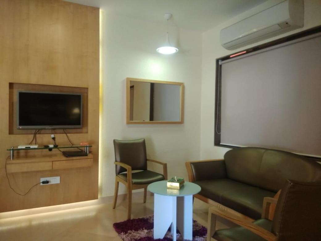 Meritas Seawind Beach Resort, Srīvardhan Buitenkant foto