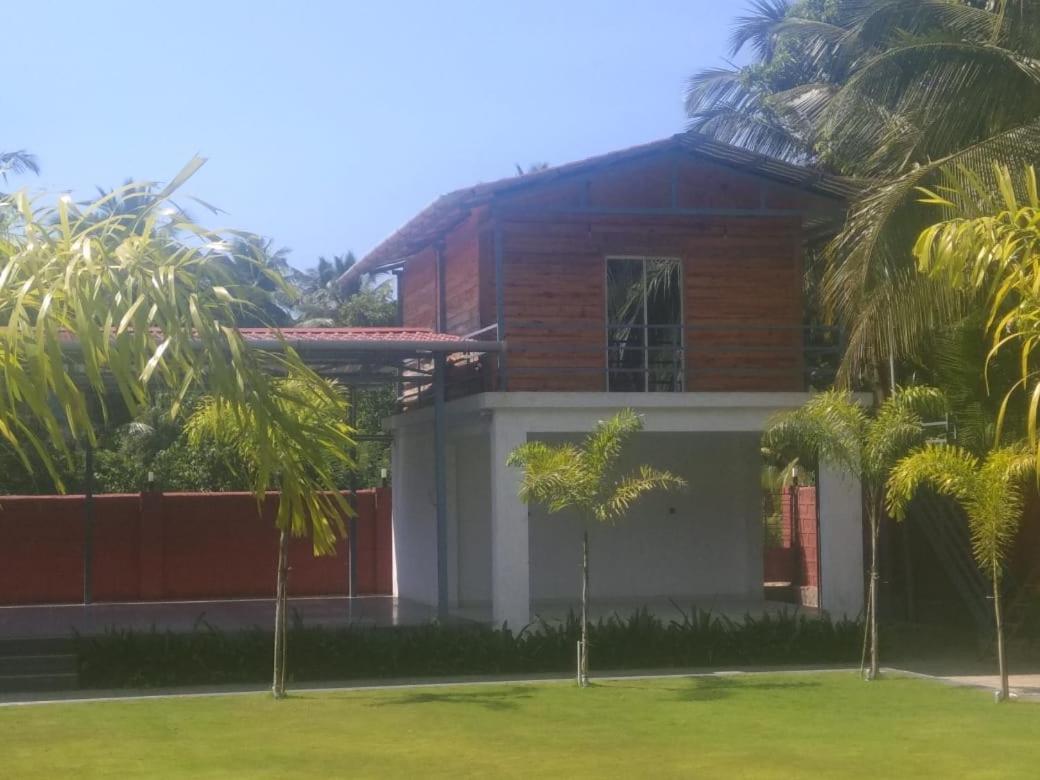 Meritas Seawind Beach Resort, Srīvardhan Buitenkant foto