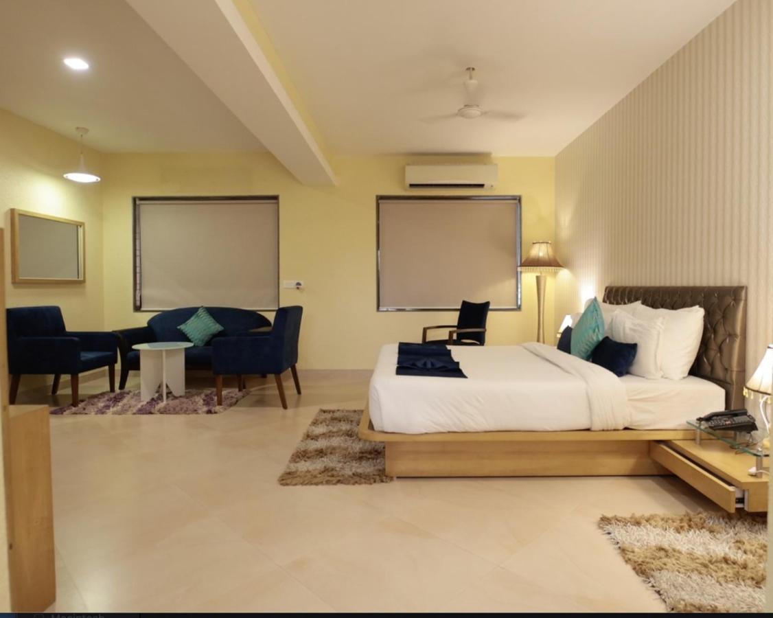Meritas Seawind Beach Resort, Srīvardhan Buitenkant foto